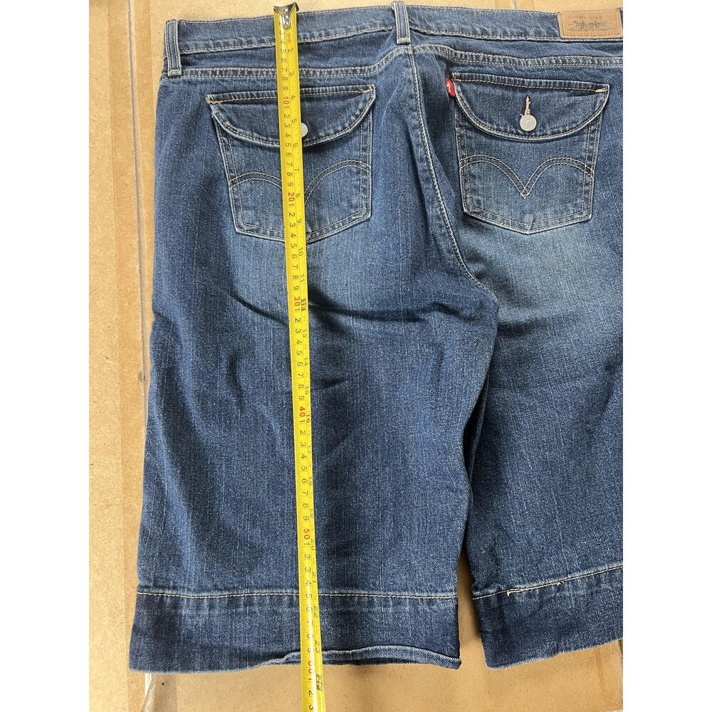 Levi's women’s 16 Blue Denim Bermuda Shorts Medium Wash Jeans 5-Pocket Casual - Picture 3 of 8